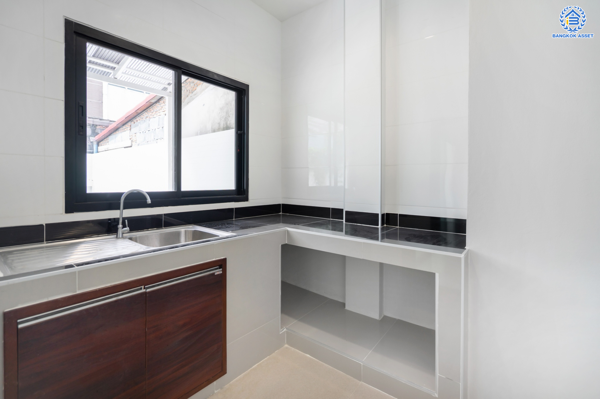 บ้านมือสองตกแต่งใหม่ ม.เน็พปาร์ควิลล่า เกษตร-นวมินทร์ ทาวน์โฮม 3 ชั้นหลังใหญ่ เนื้อที่ 30 ตร.ว. ฟังก์ชัน 3 ห้องนอน 4 ห้องน้ำ (ห้องนอนทุกห้องมีห้องน้ำในตัว) 1 ที่จอดรถ Living Roomก กว้างขวาง บนทำเลใจกลางเมือง! เชื่อมต่อทั้ง ถ.ประเสริฐมนูญกิจ, ถ.ลาดพร้าว, ถ.รามอินทรา ใกล้ The Walk เกษตรนวมินทร์, ทางด่วนรามอินทรา และรถไฟฟ้าสายสีน้ำตาล "สถานีโรงเรียนสตรีวิทยา2"...